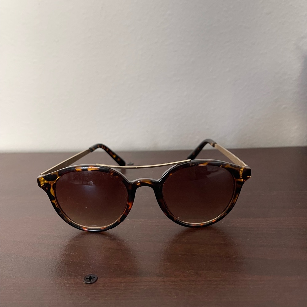 Tortoise Shell Round Sunglasses